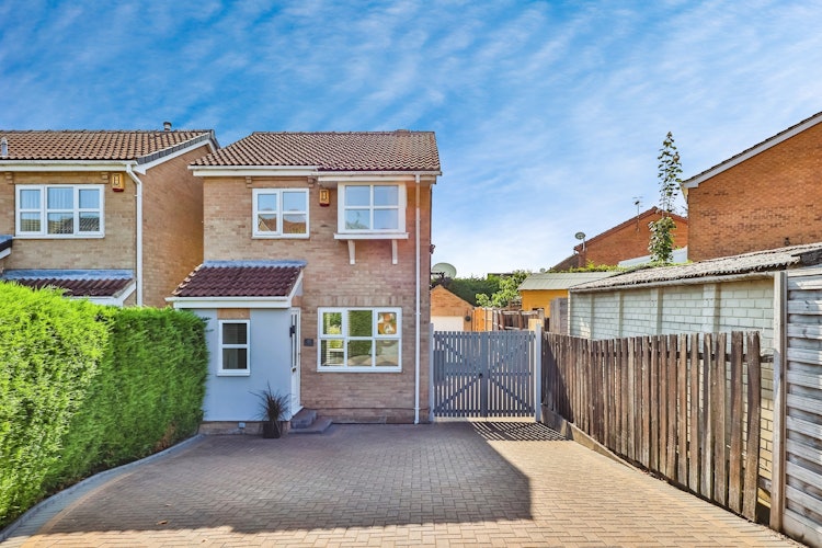 3 bedroom detached house