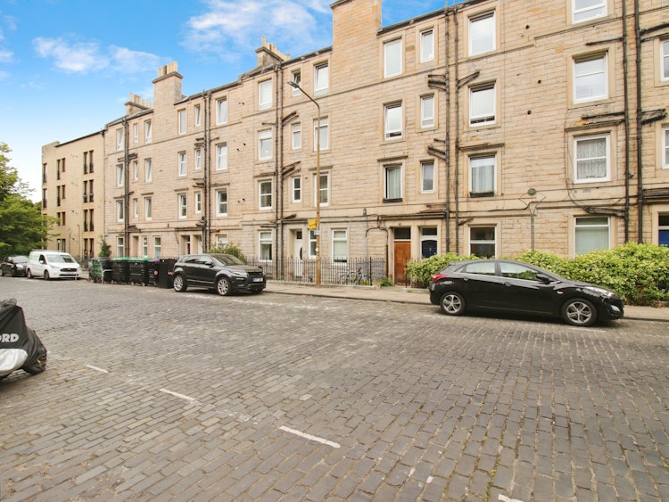 2 bedroom ground floor flat