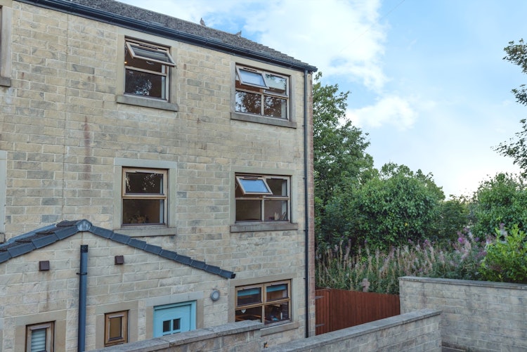 4 bedroom semi-detached house