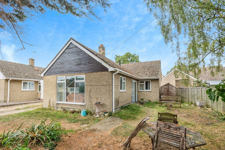 3 bedroom detached bungalow