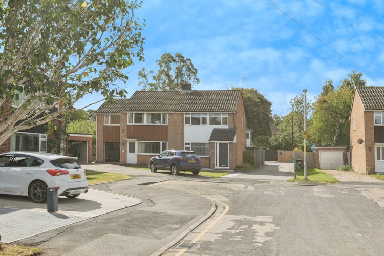 3 bedroom semi-detached house