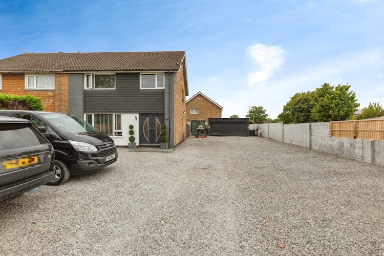 3 bedroom semi-detached house