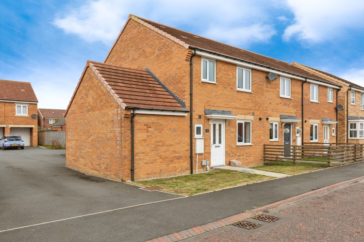 3 bedroom end of terrace house