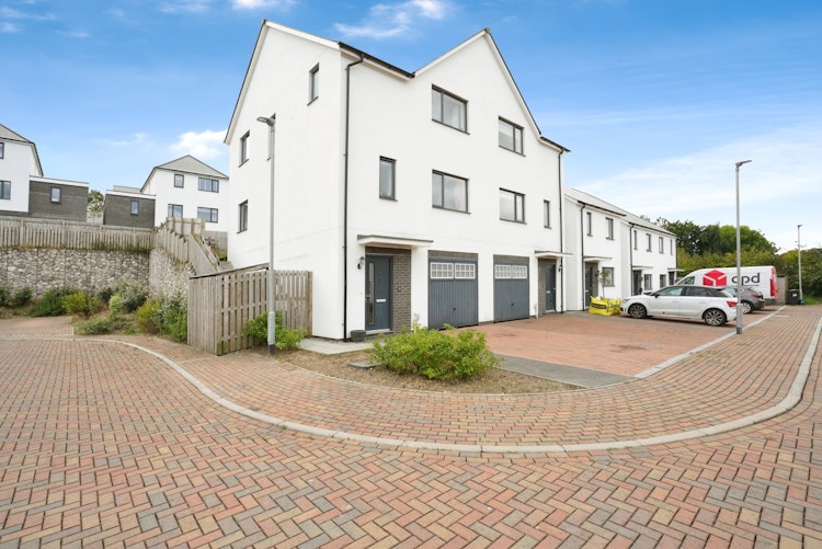3 bedroom semi-detached house