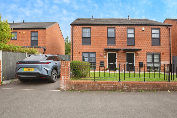 3 bedroom semi-detached house