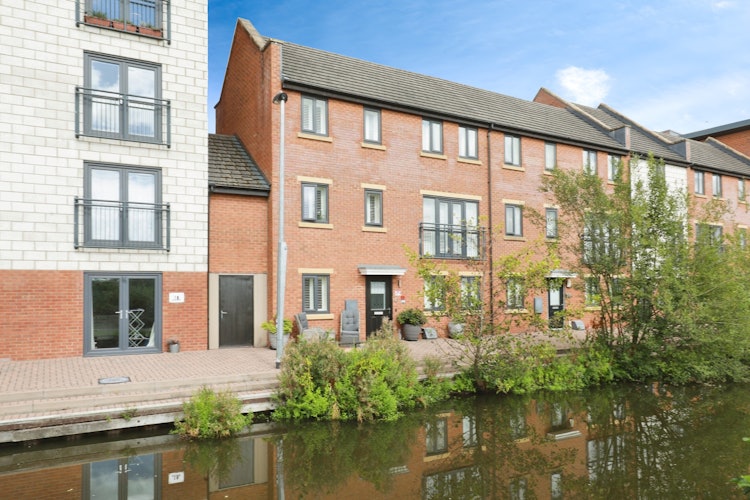 4 bedroom town house