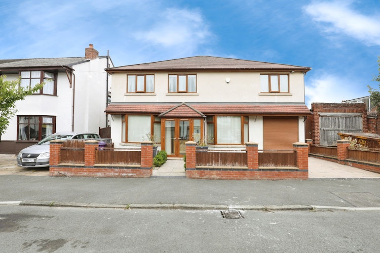 4 bedroom detached house