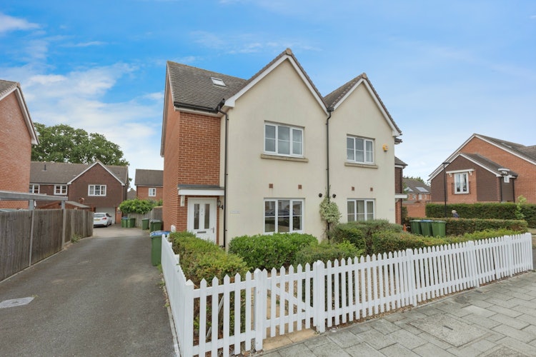 3 bedroom semi-detached house