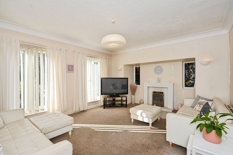 2 bedroom detached bungalow
