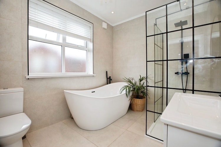 3 bedroom detached house
