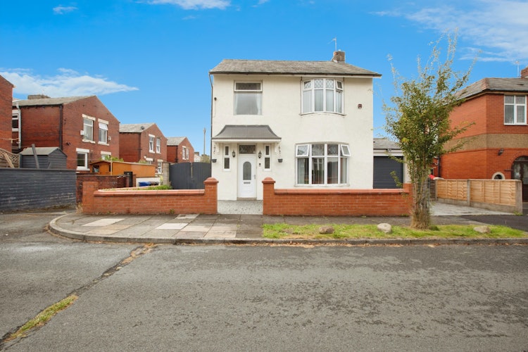 3 bedroom detached house