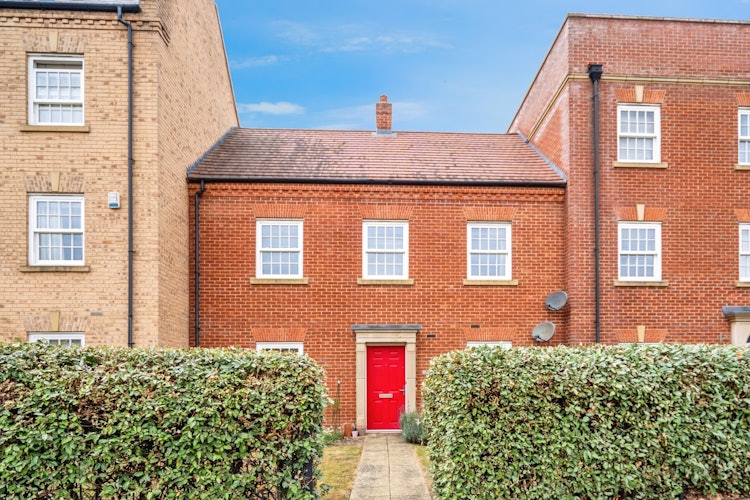 2 bedroom maisonette