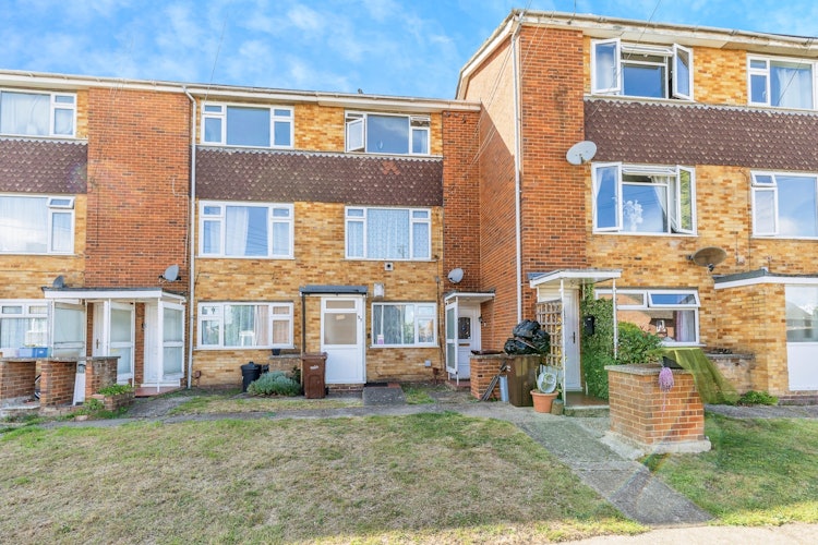 2 bedroom maisonette