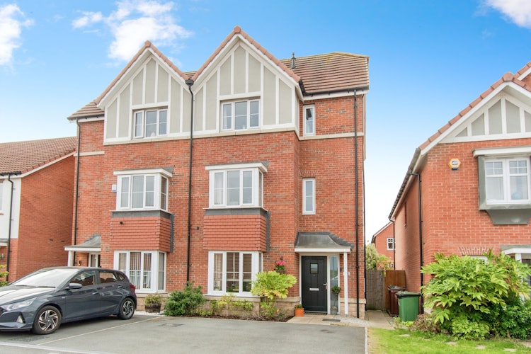 3 bedroom semi-detached house