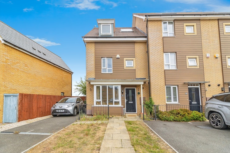 4 bedroom end of terrace house