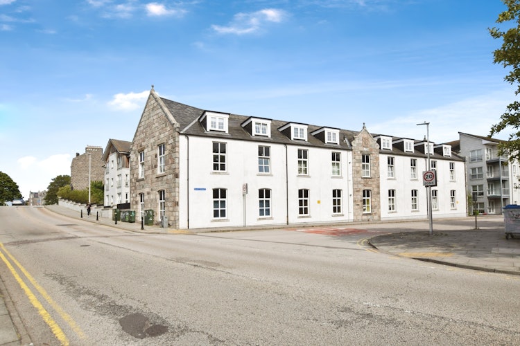 2 bedroom ground floor flat