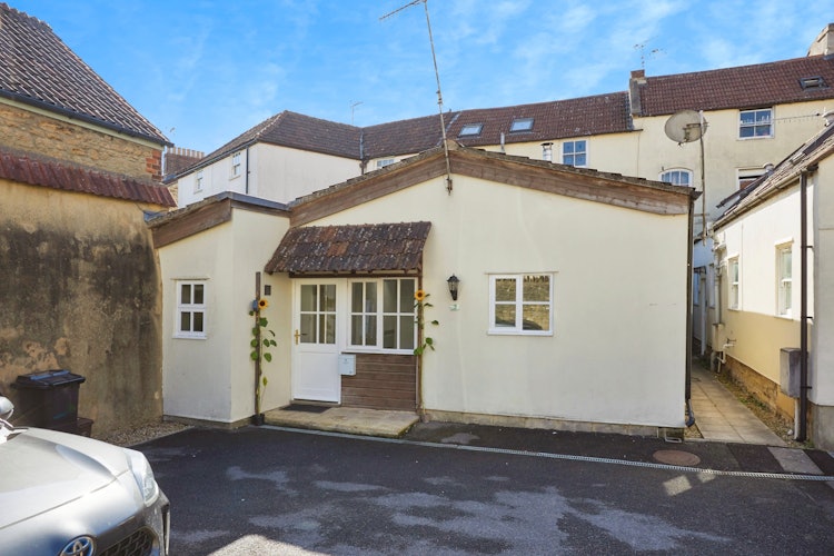1 bedroom maisonette