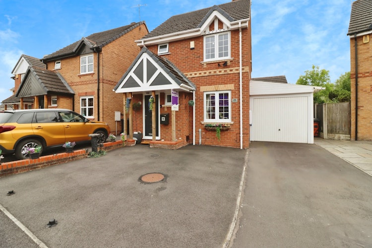3 bedroom link detached house