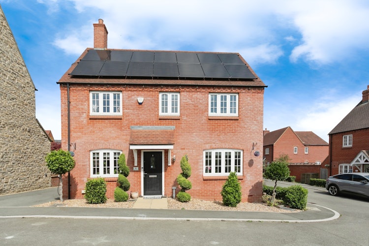 4 bedroom detached house