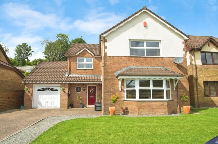 4 bedroom detached house