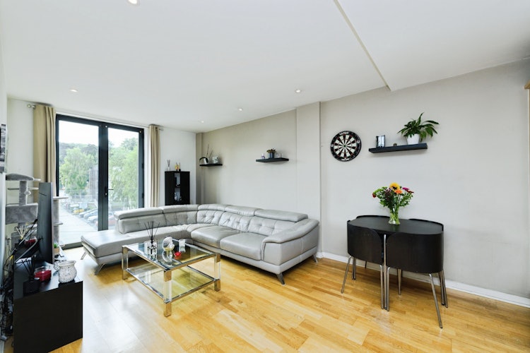 2 bedroom flat