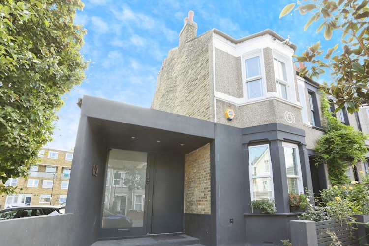 3 bedroom end of terrace house