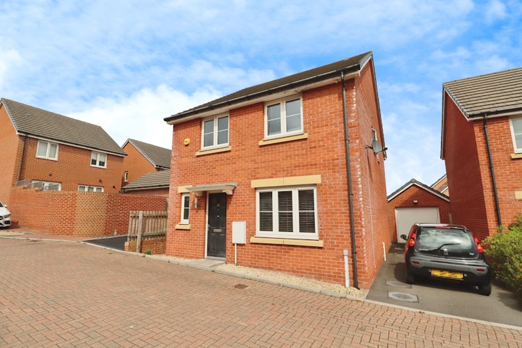 4 bedroom detached house