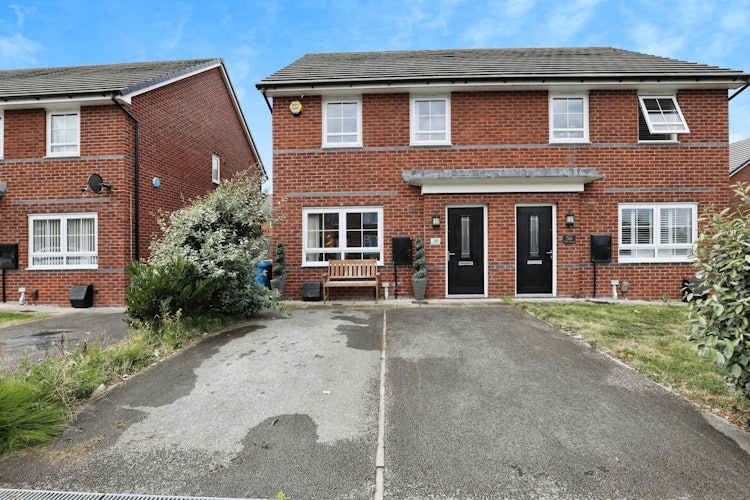 3 bedroom semi-detached house