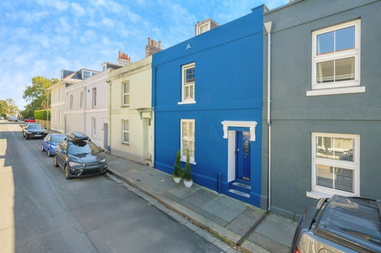 5 bedroom terraced house