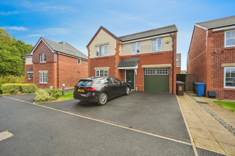 4 bedroom detached house