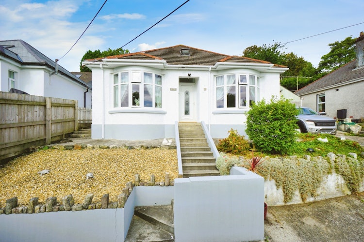 5 bedroom detached bungalow
