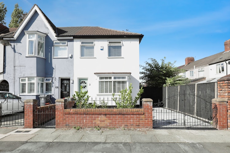 3 bedroom end of terrace house