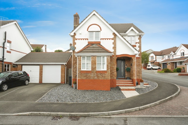 4 bedroom detached house