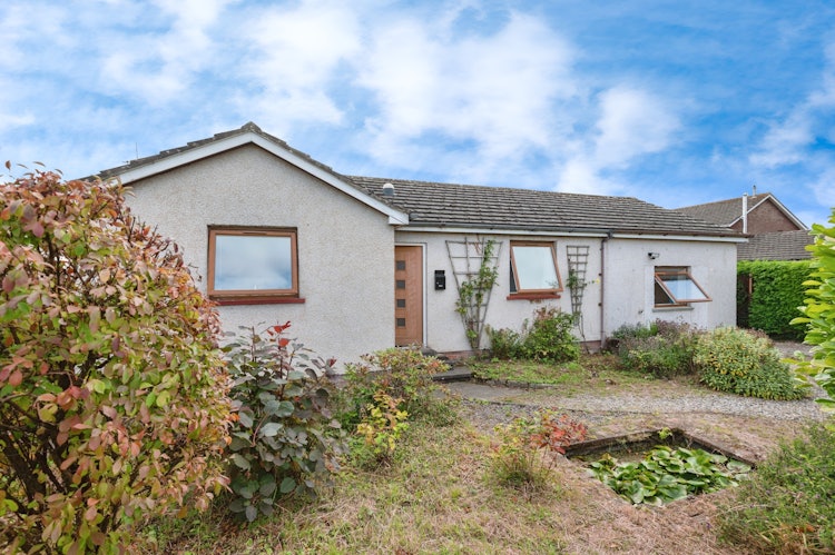 3 bedroom detached bungalow