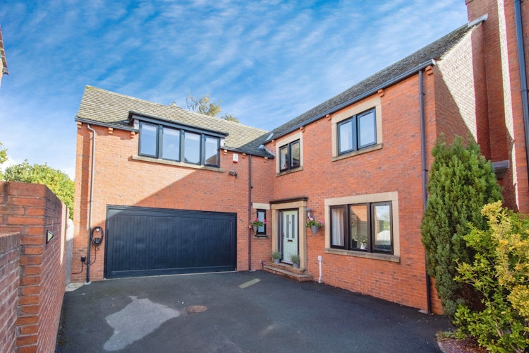 4 bedroom detached house