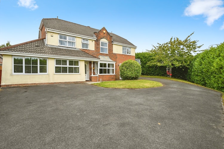 4 bedroom detached house