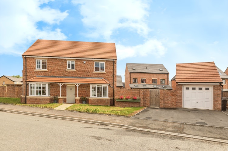 4 bedroom detached house