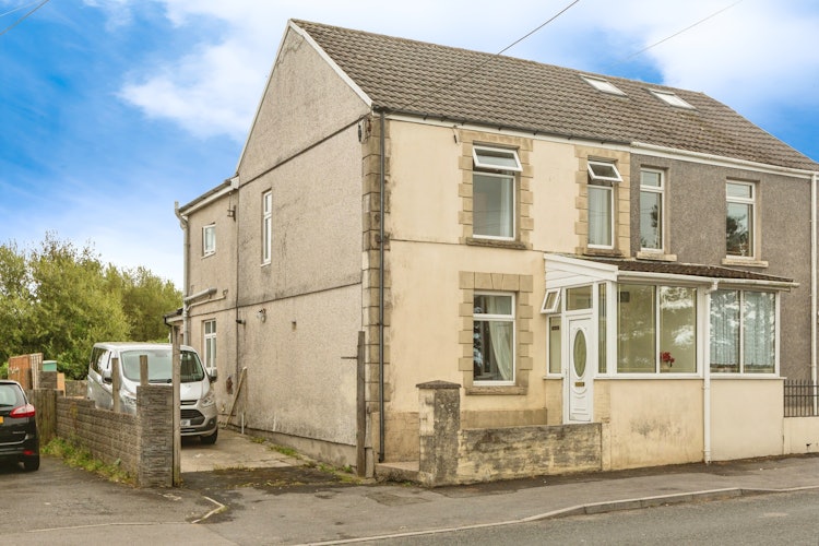 3 bedroom semi-detached house