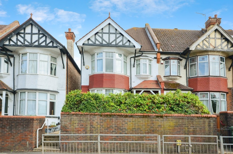 3 bedroom end of terrace house