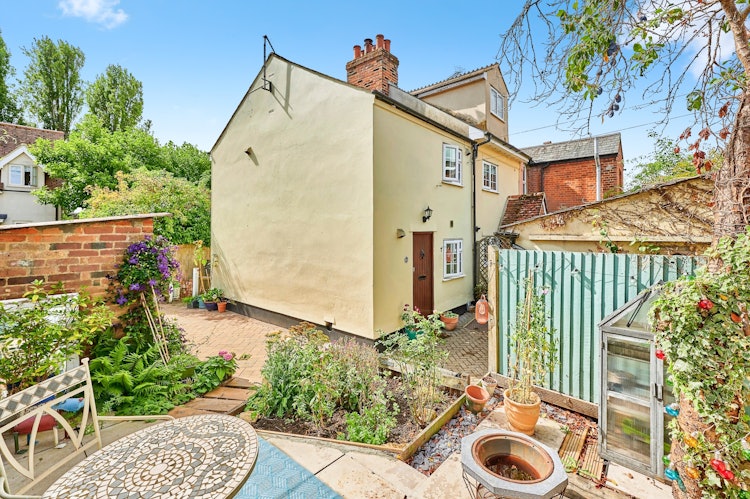 1 bedroom end of terrace house