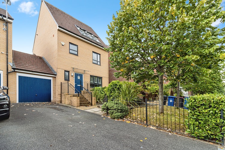 4 bedroom detached house