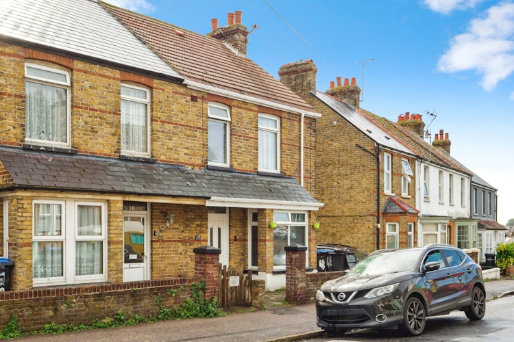 3 bedroom end of terrace house