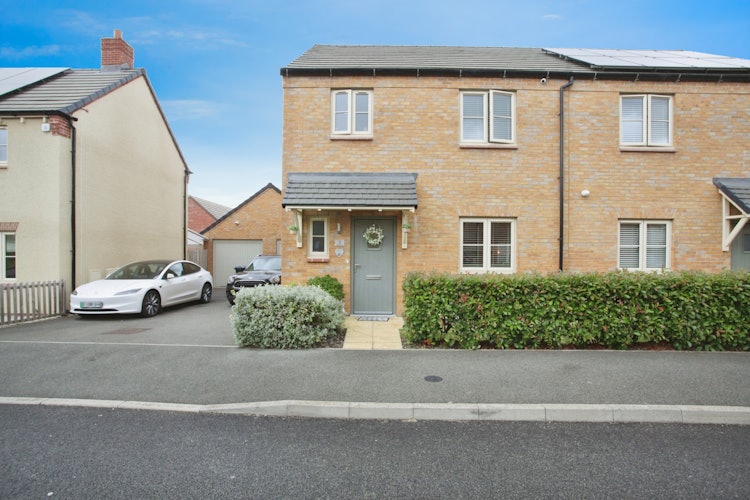 3 bedroom semi-detached house
