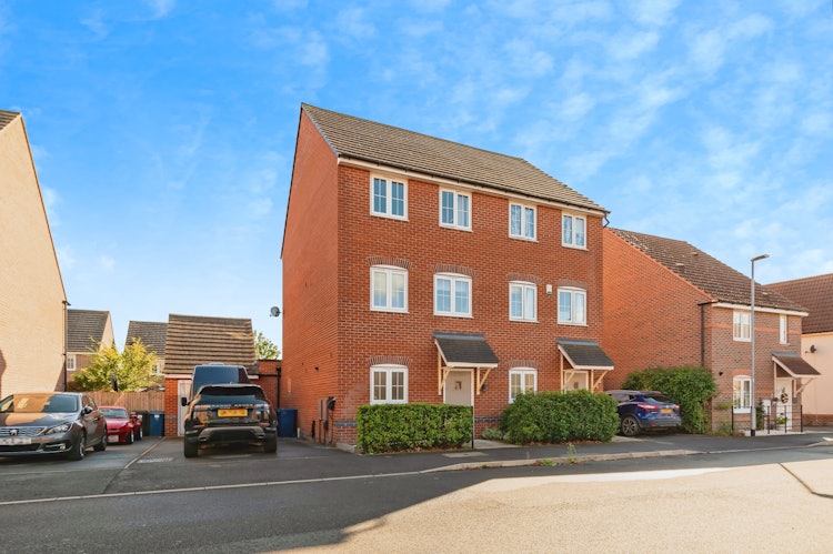 4 bedroom semi-detached house