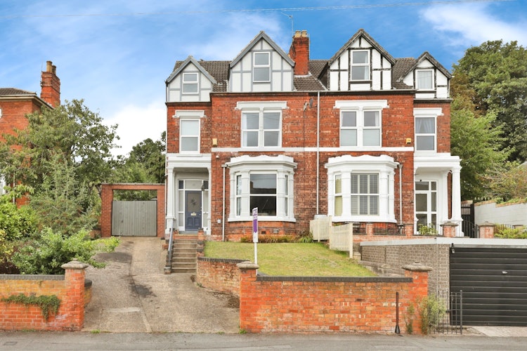 5 bedroom semi-detached house