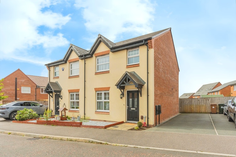 3 bedroom semi-detached house