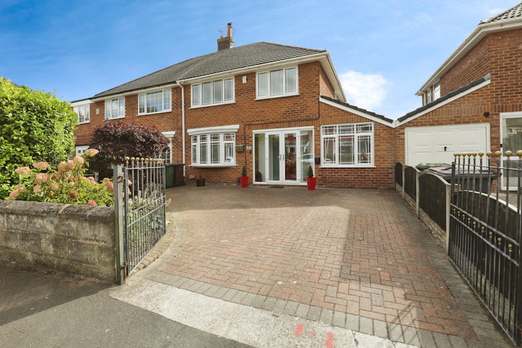 3 bedroom semi-detached house