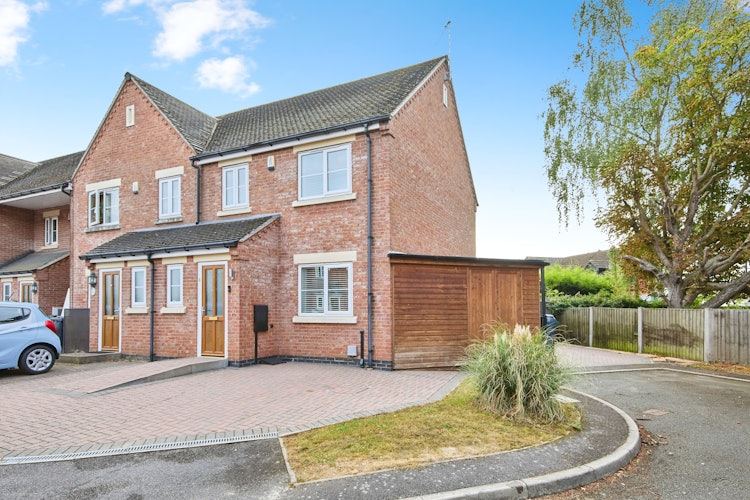 3 bedroom town house