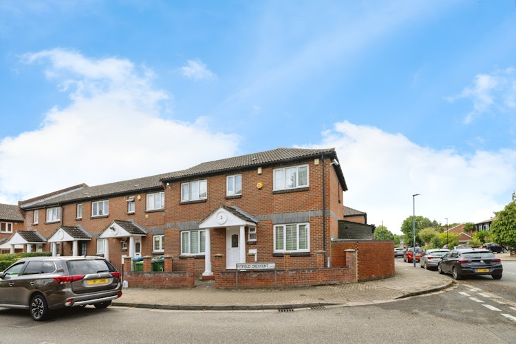 4 bedroom end of terrace house
