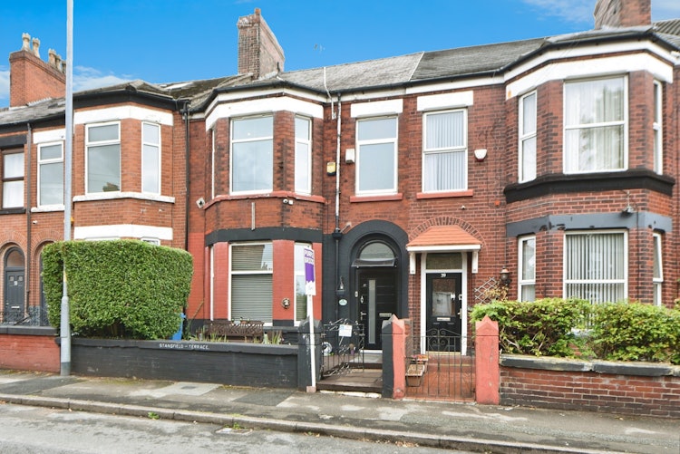 5 bedroom terraced house
